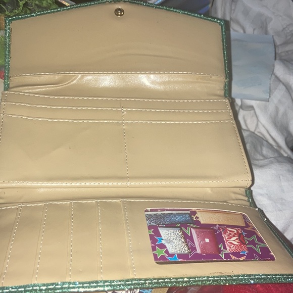 Vtg hello kitty wallet/billfold/checkbook cover - Picture 3 of 5